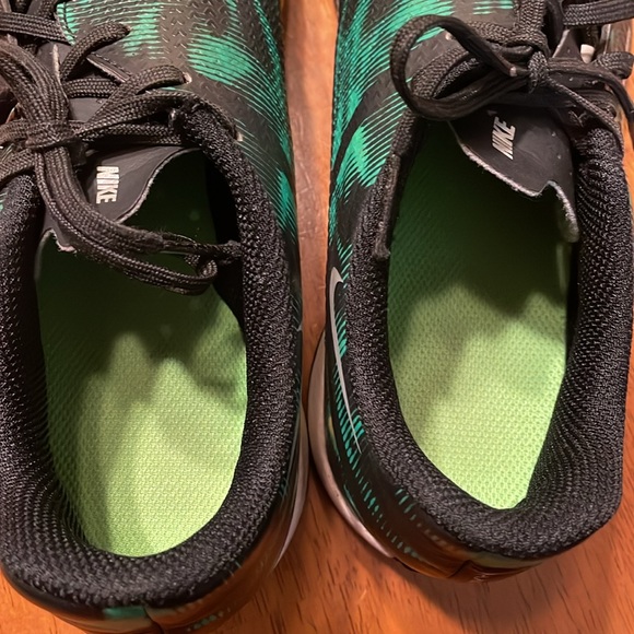 ⚽️Nike Phantom GT2 Academy DF SW IC Indoor Shoes (Black/Green) youth US size 4.5 - Picture 8 of 9